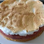 Erdbeer-Rhabarber-Baiser-Torte