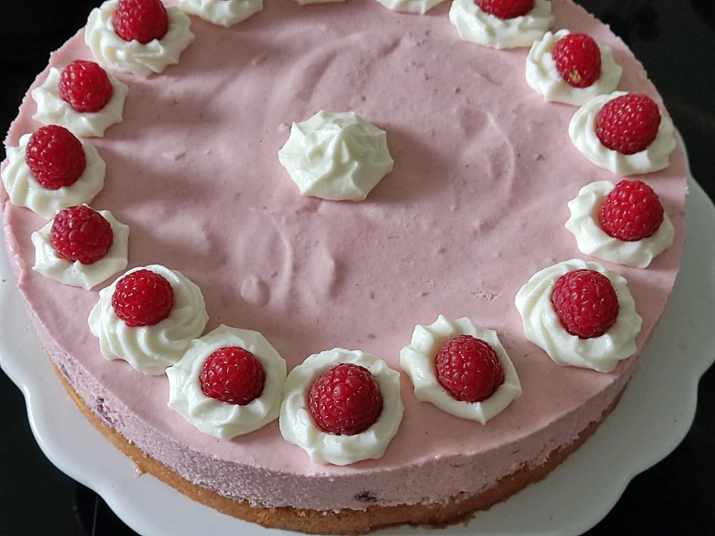 Himbeer-Sahne-Joghurt Torte | Schmeckt trotzdem